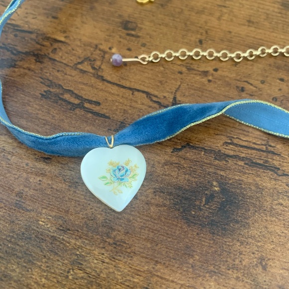 Velvet Floral Heart Choker Necklace - Picture 5 of 6